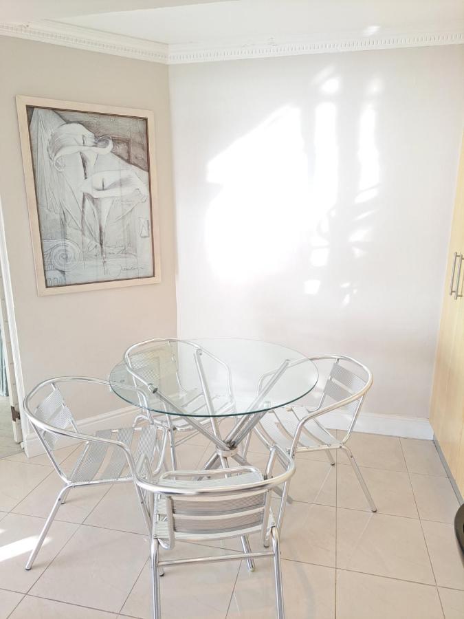 3 Bedroom Sea Facing Family Apartment Cape Town Moullie Point 외부 사진