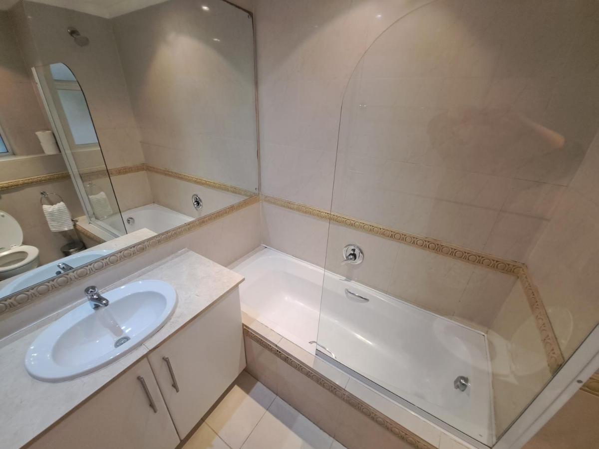 3 Bedroom Sea Facing Family Apartment Cape Town Moullie Point 외부 사진