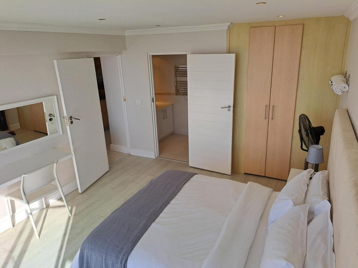3 Bedroom Sea Facing Family Apartment Cape Town Moullie Point 외부 사진