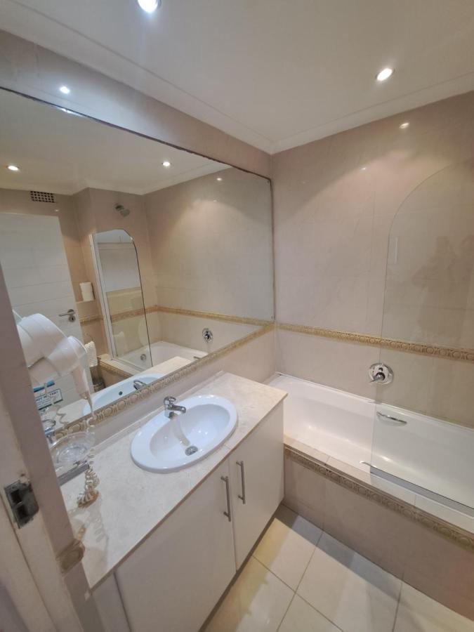 3 Bedroom Sea Facing Family Apartment Cape Town Moullie Point 외부 사진